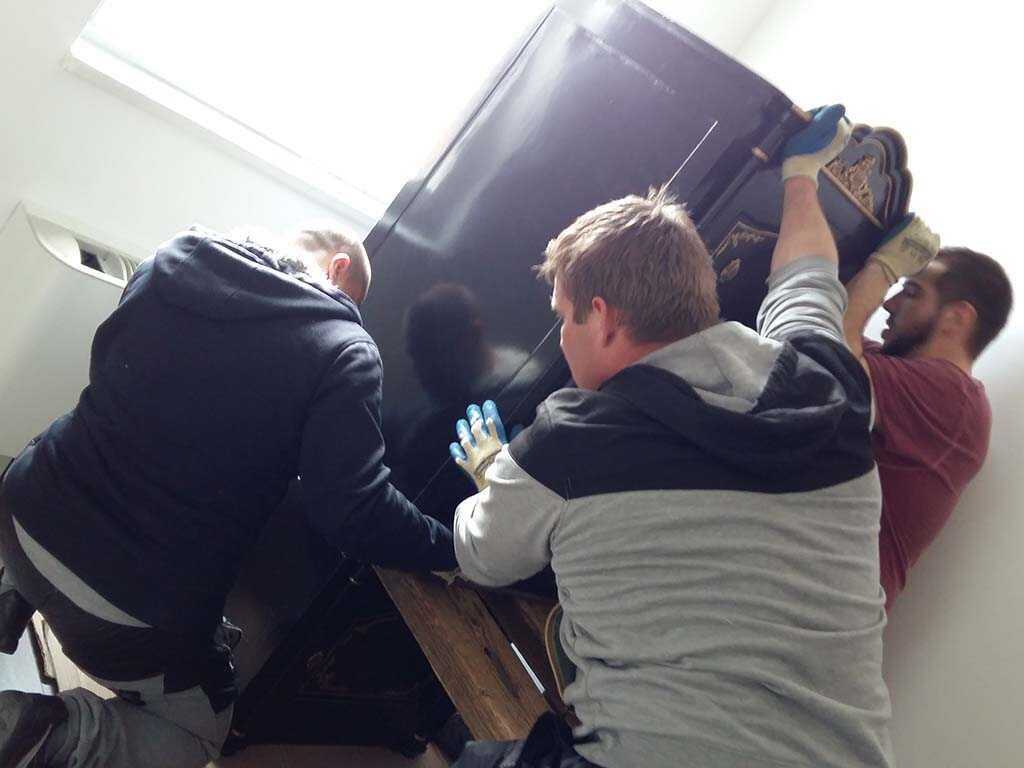 pancelszekreny-mozgatas-szobaban-profi-csapat