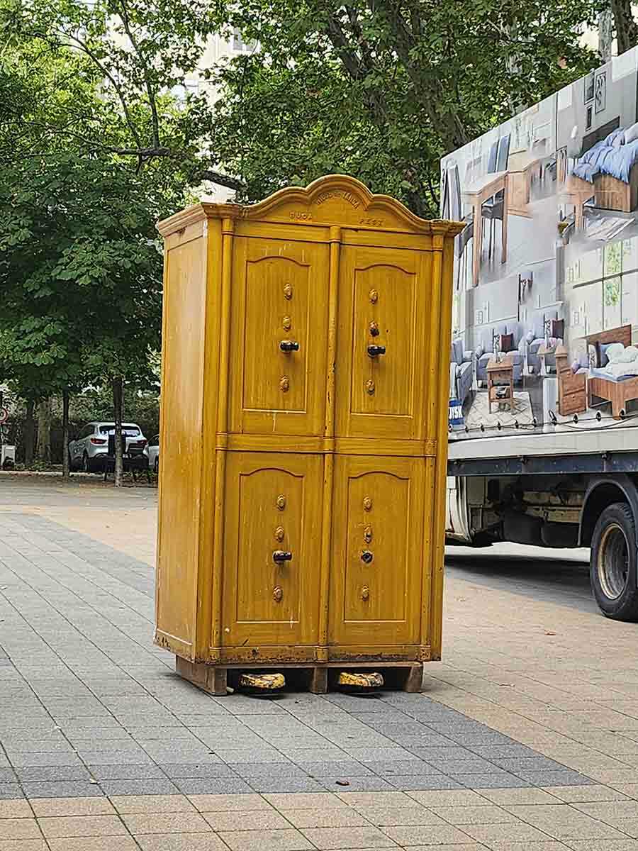 pancelszekreny-szallitas-arajanlat-nagy-sulyu-antik-szekreny Antik páncélszekrény szállítása raklapemelőn – páncélszekrény szállítás árajánlatkérés