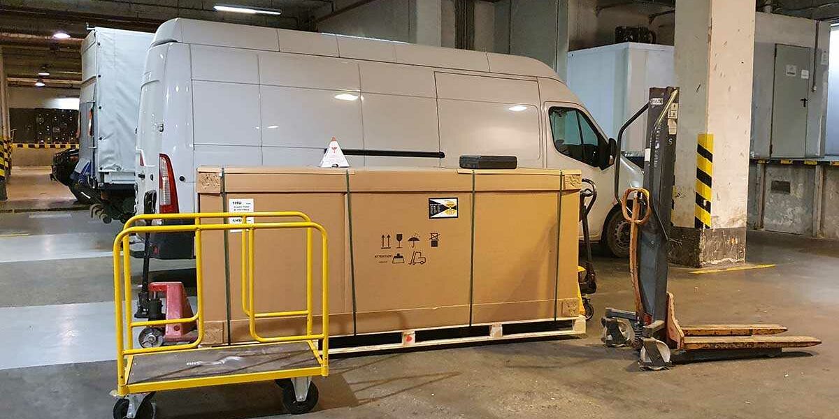 Speciális beltéri nehéz tárgy mozgatás szűk helyen