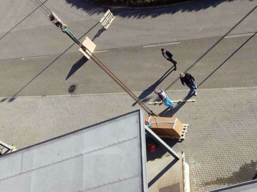 Speciális szállítási megoldások darus emeléssel nehéz tárgyaknál