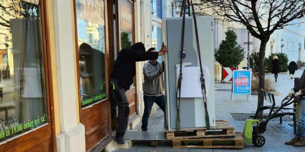 Wertheim páncélszekrény daruzás ékszerüzletből